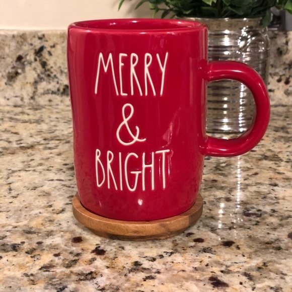Rae Dunn Christmas MERRY & BRIGHT Large Mug With Wooden Lid / Coaster - Picture 3 of 5